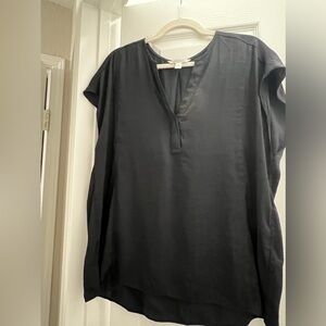 Banana Republic short sleeve blouse. Size xl.